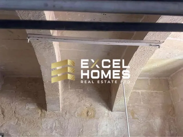 Town House in Paola