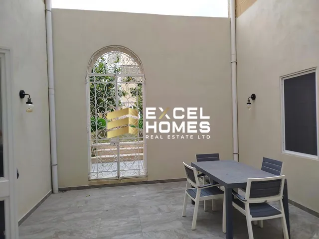 Town House in Santa Venera