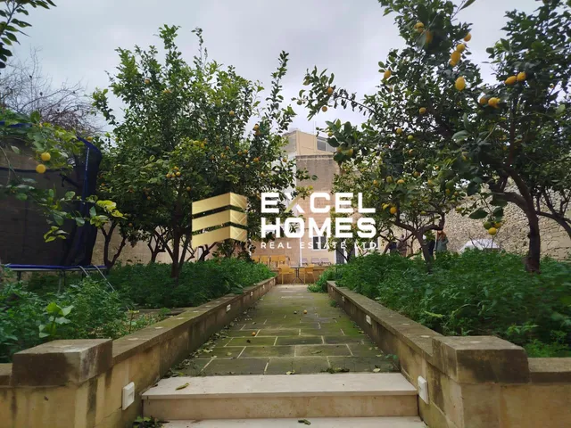 Town House in Santa Venera