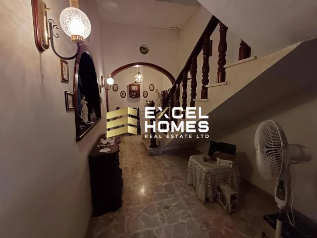 Commercial in Dingli