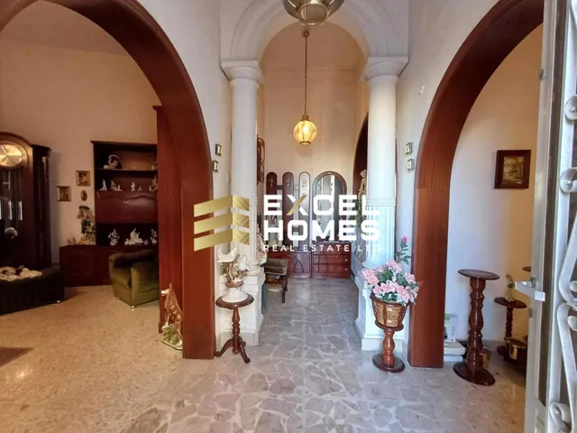 Commercial in Dingli