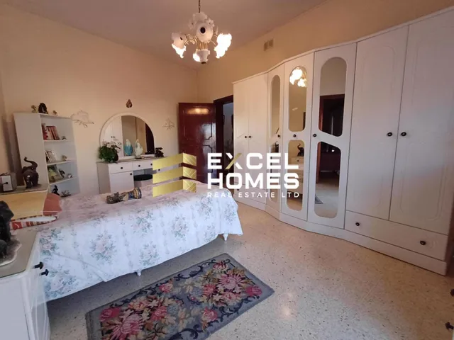 Commercial in Dingli