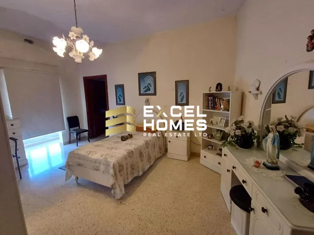 Commercial in Dingli