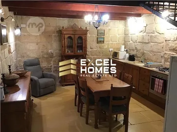 Town House in Bormla
