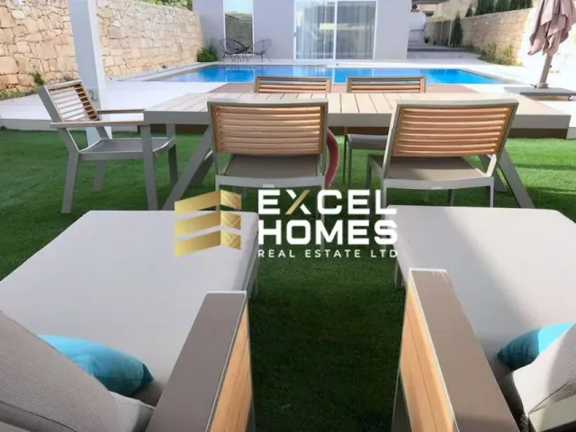 Villa in Naxxar