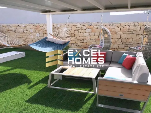 Villa in Naxxar