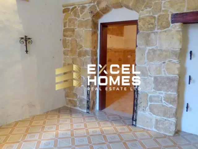 Commercial in Mdina
