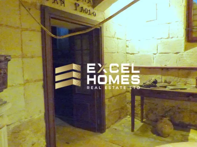 Commercial in Mdina