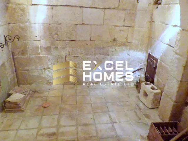 Commercial in Mdina