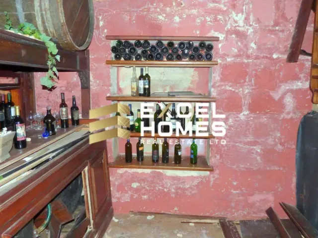 Commercial in Mdina