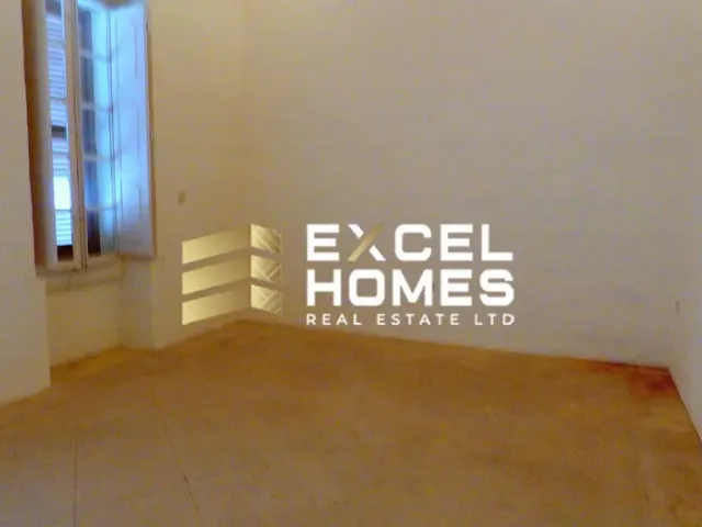 Commercial in Mdina
