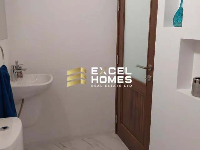 Commercial in Żebbuġ