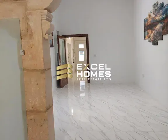 Commercial in Żebbuġ