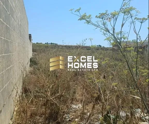 Proprjetà f' Luqa