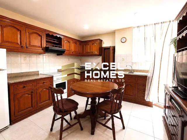Town House in Paola