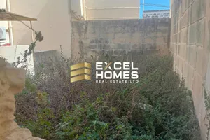 house_of_character in Safi